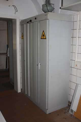 Sicherheitsschrank Köttermann 2338 d inklusive Abzugseinrichtung